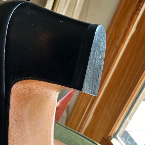 Salvatore Ferragamo Black Leather Pump Heels 8.5 narrow / 7.5 - Picture 4 of 5